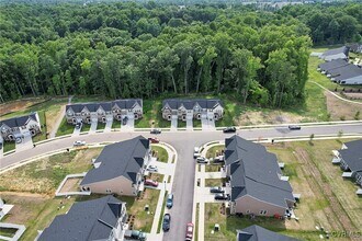 5400 Addison Gate Dr in Richmond, VA - Building Photo - Building Photo