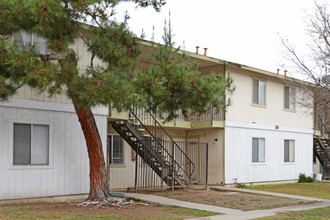 330 S Garden Ave in Fresno, CA - Building Photo - Building Photo