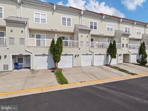 42522 Mayflower Terrace in Ashburn, VA - Building Photo - Building Photo