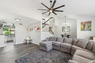 438 E Larkspur Ln in Tempe, AZ - Building Photo - Building Photo