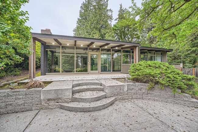 property at 2851 Evergreen Point Rd