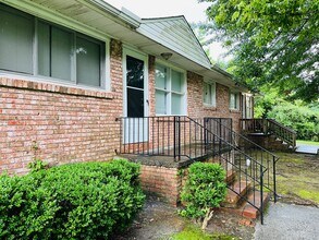 6102 E Fayetteville Dr in Riverdale, GA - Building Photo - Building Photo