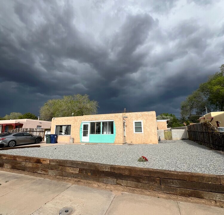 1215 Morelia St in Santa Fe, NM - Building Photo