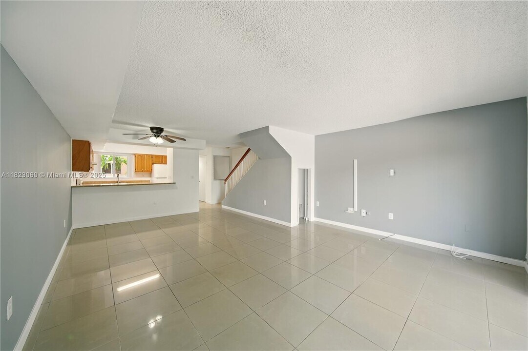 14907 SW 80th St in Miami, FL - Building Photo