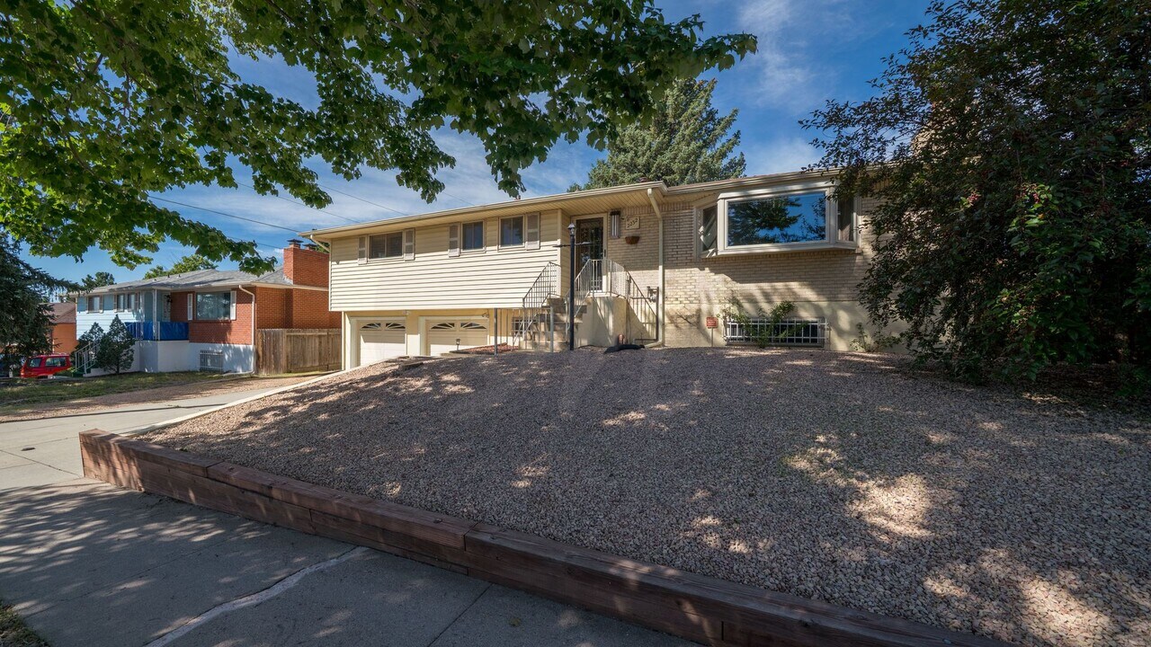 2232 Glenwood Cir in Colorado Springs, CO - Foto de edificio