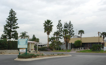 Sierra Pines in Riverside, CA - Foto de edificio - Building Photo