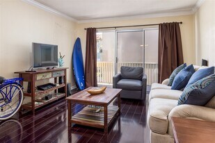 1885 Diamond St in San Diego, CA - Building Photo