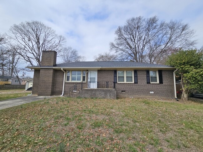 3 Bristol Dr in Taylors, SC - Building Photo - Building Photo