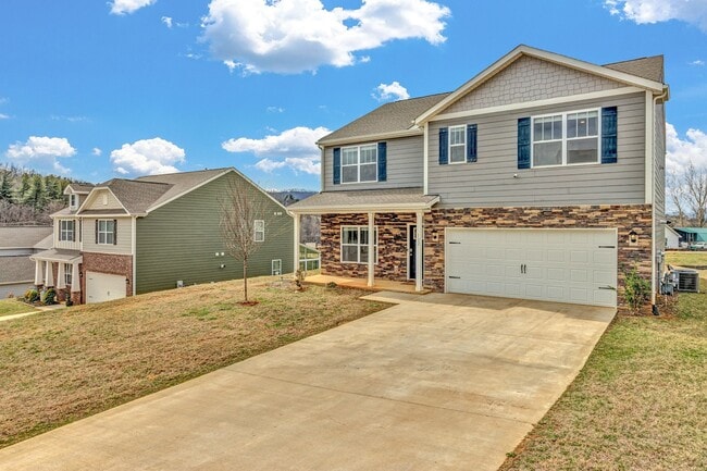 122 Amblers Knl Rd in Weaverville, NC - Building Photo - Building Photo