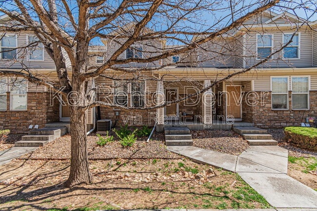 9758 Laredo St. in Commerce City, CO - Building Photo - Building Photo