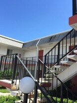 2960 Lake Osborne Dr, Unit 209 in Lake Worth Beach, FL - Building Photo