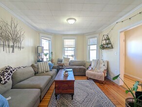 7 Belknap St, Unit 1 in Somerville, MA - Building Photo - Building Photo