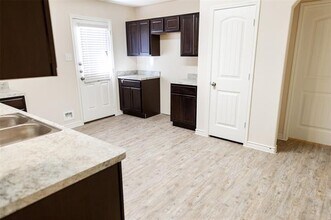 1508 Dove Cir in Ennis, TX - Building Photo - Building Photo