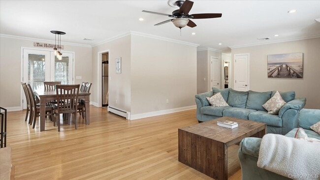 property at 3 Robins Nest Ln