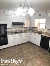 7106 N Troost Ave in Kansas City, MO - Building Photo - Building Photo