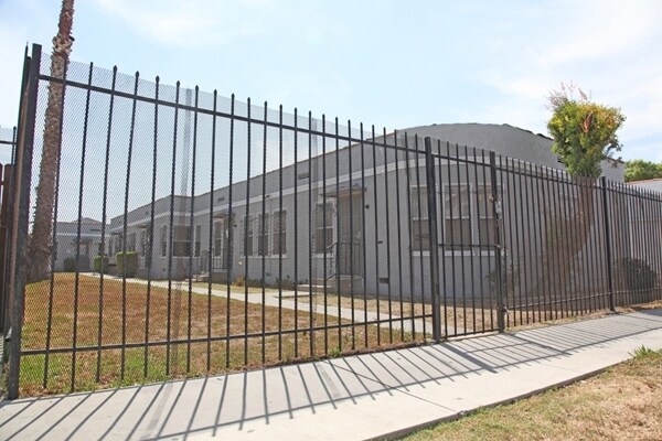 6518-6522 S Victoria Ave in Los Angeles, CA - Foto de edificio