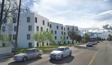 Villa Vanowen in Van Nuys, CA - Building Photo - Building Photo