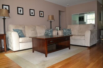 28 Wedgewood Dr in Verona, NJ - Building Photo - Building Photo