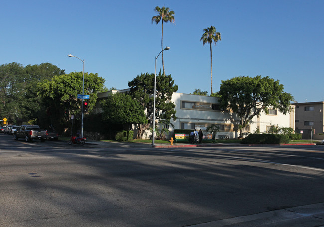 13707 Hart St in Van Nuys, CA - Building Photo - Building Photo