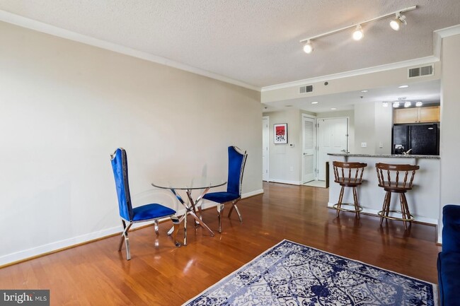 777 7th St NW, Unit 814 in Washington, DC - Building Photo - Building Photo