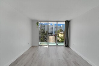 301 Croton Ave in Lantana, FL - Foto de edificio - Building Photo