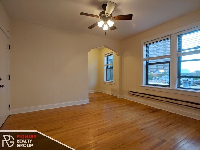 618 W Patterson Ave, Unit 605 in Chicago, IL - Foto de edificio - Building Photo