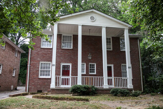 213-223 Waccamaw Ave in Columbia, SC - Foto de edificio - Building Photo