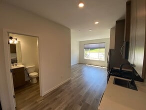 5571 NE Killingsworth St in Portland, OR - Building Photo - Building Photo