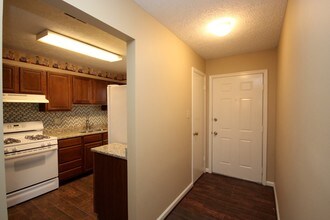 10129 Oakton Terrace Rd, Unit 10129 in Oakton, VA - Building Photo - Building Photo