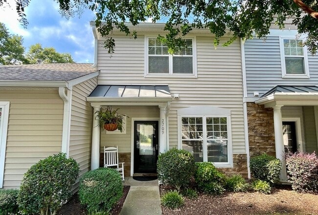 property at 3140 S Stratford Rd