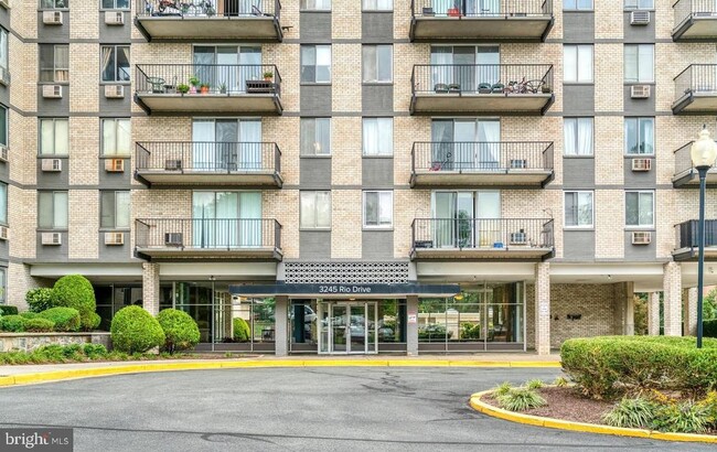 3245 Rio Dr in Falls Church, VA - Building Photo - Building Photo