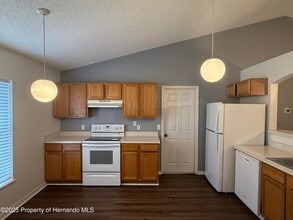 2156 Deltona Blvd in Spring Hill, FL - Building Photo - Building Photo