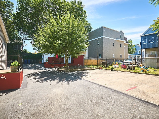73 Oak St, Unit 1 in Somerville, MA - Building Photo - Building Photo