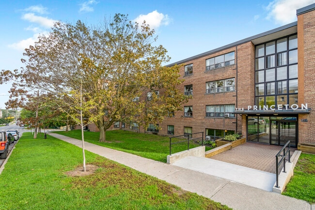 Princeton Apartments in Toronto, ON - Building Photo - Building Photo