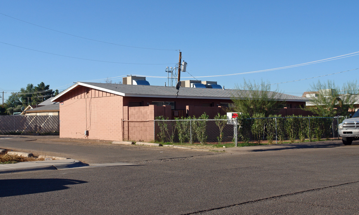 Erikson Manor Apartments in Glendale, AZ - Foto de edificio