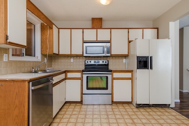 8596 Ashwell Rd in Chilliwack, BC - Building Photo - Building Photo