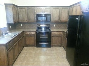 6 W Candlelight Ln in Edinburg, TX - Building Photo - Building Photo