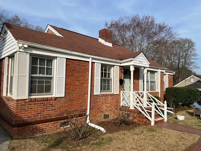 2119 Tudor Pl in Raleigh, NC - Foto de edificio - Building Photo