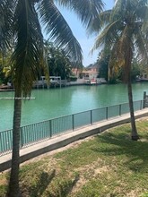 4011 Meridian Ave in Miami Beach, FL - Foto de edificio - Building Photo