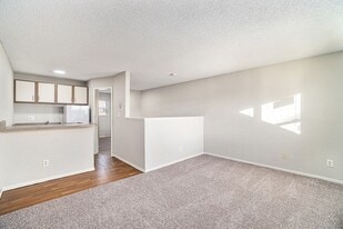 Gladstone Studios in Kansas City, MO - Building Photo