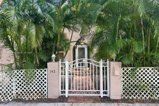 542 NE 130th St in North Miami, FL - Building Photo - Building Photo
