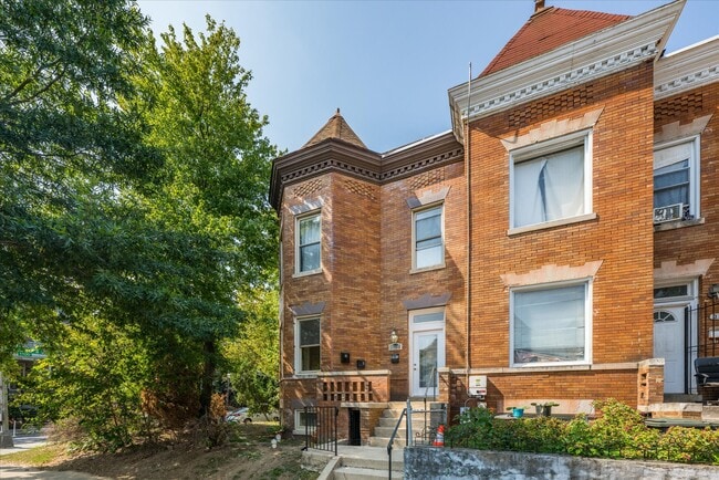 3002 11th St NW, Unit Apt 2