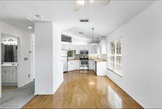 3730 Fieldstone Blvd in Naples, FL - Building Photo - Building Photo