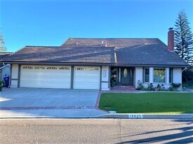 13025 Pomard Way in Poway, CA - Building Photo