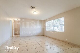 4180 NW 34th Way in Lauderdale Lakes, FL - Building Photo - Building Photo