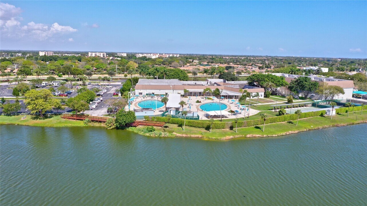 146 Capri E in Delray Beach, FL - Building Photo