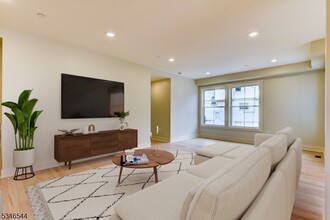 48 Walnut St in Montclair, NJ - Building Photo - Building Photo