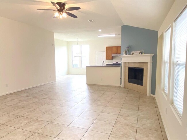 5634 Park Village Dr in Houston, TX - Building Photo - Building Photo
