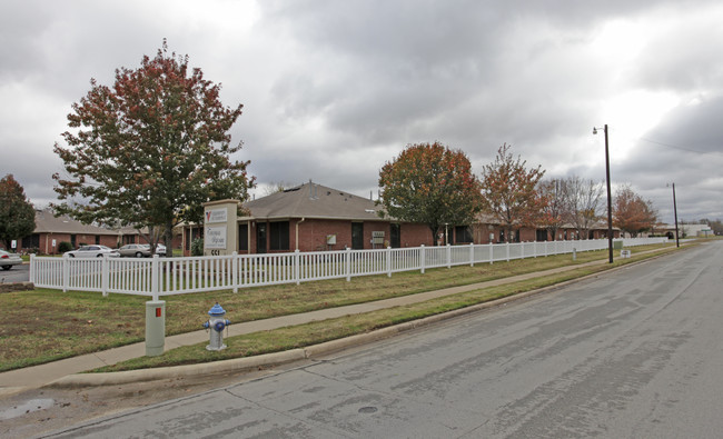 Thomas Square Apartments in Burleson, TX - Building Photo - Building Photo