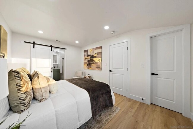 *MOVE IN SPECIAL* - HALF OFF 1ST MONTHS RENT in San Diego, CA - Building Photo - Building Photo